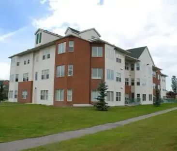 Beautifully reno'd condo 10min to DT 2BR/2 bath, 1 underground park... - Photo 1