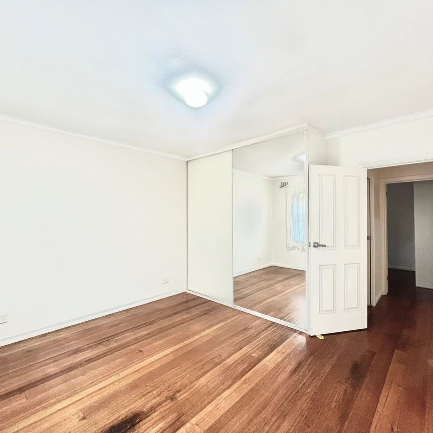 THREE BEDROOM HOME IN CENTRAL LOCATION - Photo 1