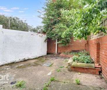 1 bedroom coach house to rent - Photo 2