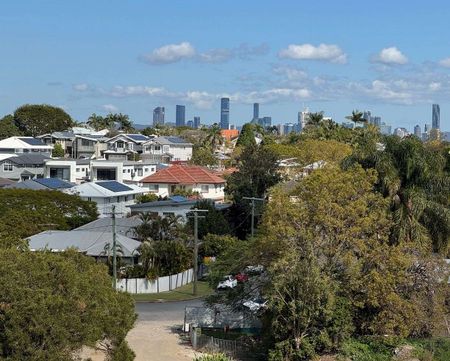 2 BEDROOM APARTMENT WITH CITY VIEWS - Photo 4