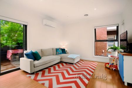 2 Bed, 1 Bath - Photo 4