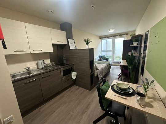 Studio Flat, Halley House, NG1 - Photo 1