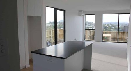 Near new, Sunny 3 Bed (Corner unit with Courtyard) - Photo 3