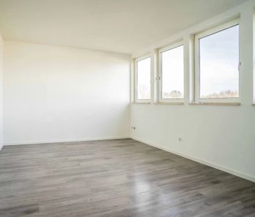 Nettes Dachgeschoss-Appartement mit Einbauküche und Aufzug in ruhig... - Foto 1