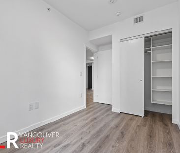 Condo in Surrey, BC - Photo 6