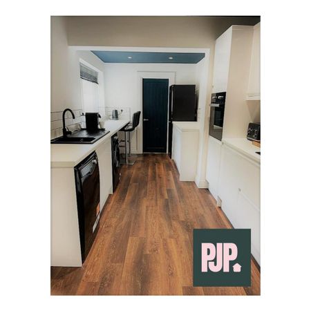 1 bedroom in a house share to rent - Photo 4