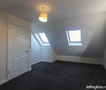 2 bedroom end of terrace house to rent - Photo 2