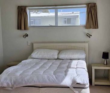 Furnished Inner City Spacious Home - Photo 1