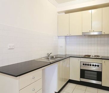 Convenient and Comfortable Unit in Prime Location - Short Walk To S... - Photo 3