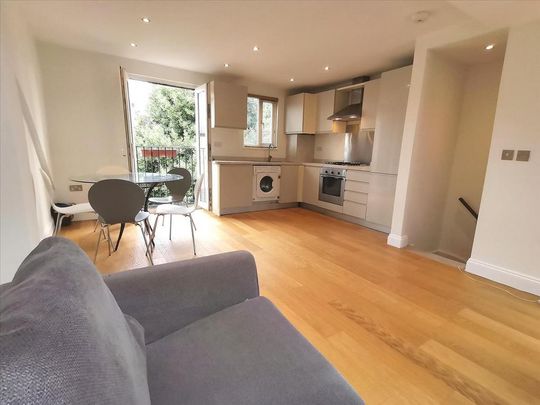 2 bedroom flat to rent - Photo 1