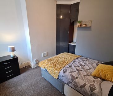 Room in a Shared House, Whitby Road, M14 - Photo 1