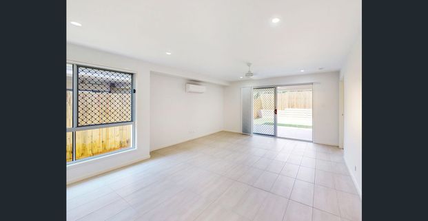 Spacious 4 Bedroom Home with Separate Lounge! - Photo 1