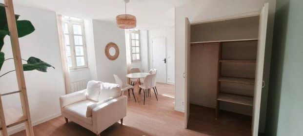 Location T1 bis rénové – Centre historique de Nant - Photo 1