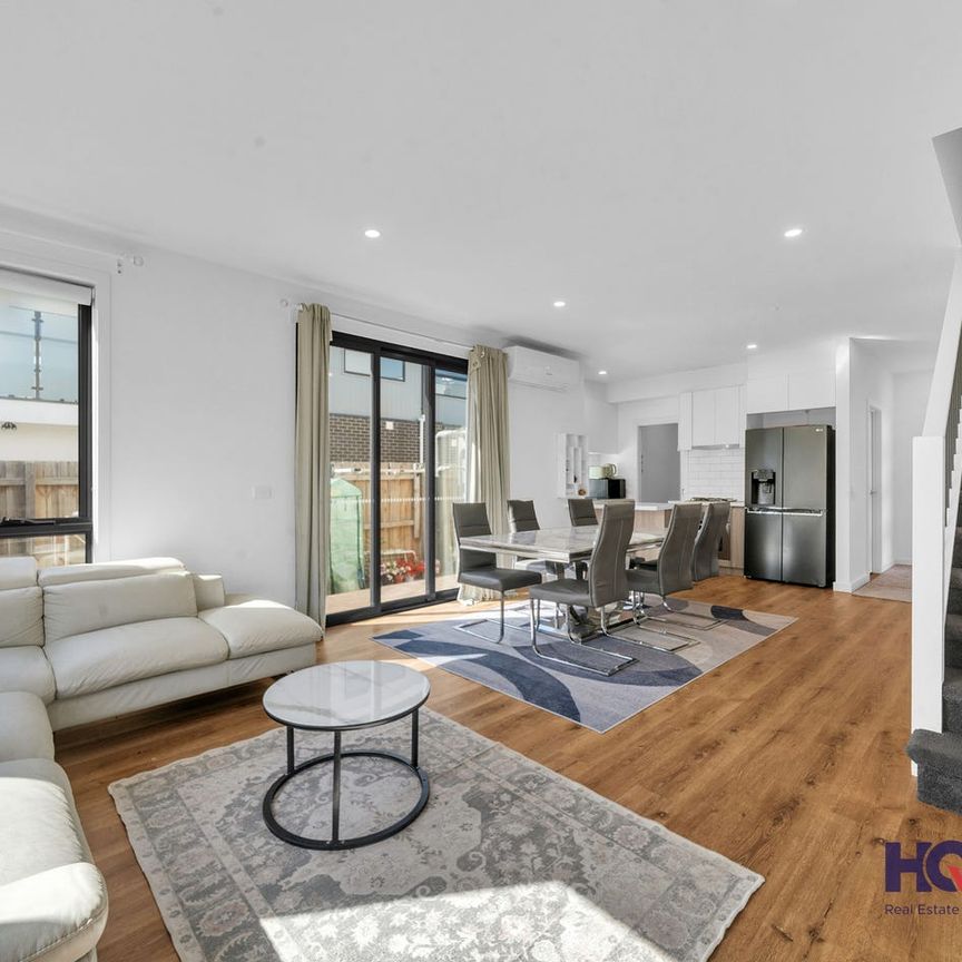 Spacious 3-Bedroom Townhouse Close to Noble Park Train Station - Photo 1