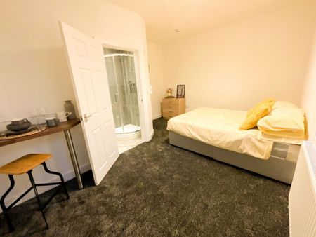 1 bedroom in a house share to rent - Photo 2