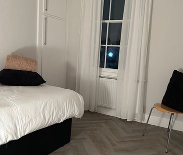 2 Bed Terraced House, Chaseley Street, E14 - Photo 3