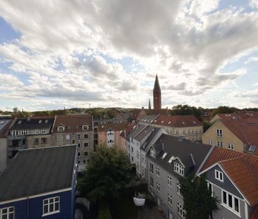 Nyrenoveret 2-værelses lejlighed med hems - Photo 6