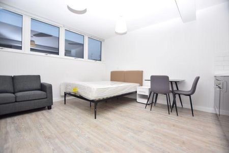 Studio to rent - Photo 2