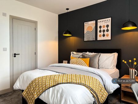 1 bedroom in a house share to rent - Photo 3
