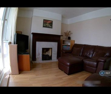 4 bedroom semi-detached house to rent - Photo 1