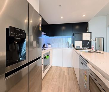 Marina Square Waterfront Luxury | Panoramic Waterview & Cityscape |... - Photo 6