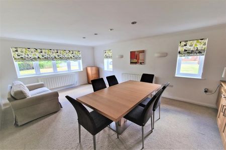 3 Bedroom Detached To Let - Photo 3