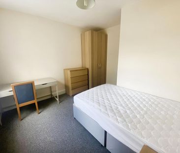 5 bedroom terraced house to rent - Photo 4