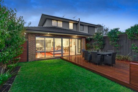 5 Alwyn Court, MITCHAM - Photo 2