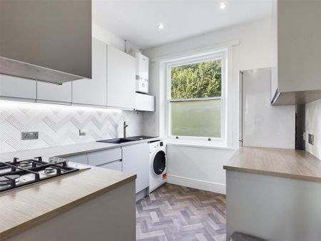 3 bedroom flat to rent - Photo 4