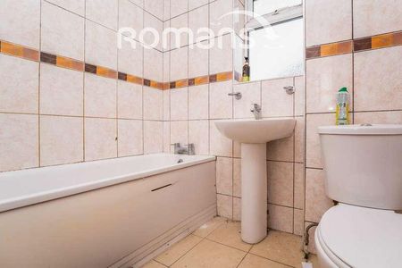 Quantock Close, Harlington, Hayes, UB3 - Photo 5