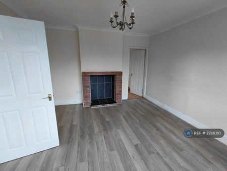 4 bedroom semi-detached house to rent - Photo 3