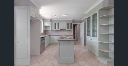 Large yard, close to school and shops - Photo 4