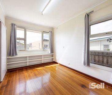 SPACIOUS HOME IN PRIME EDITHVALE LOCATION - Photo 3