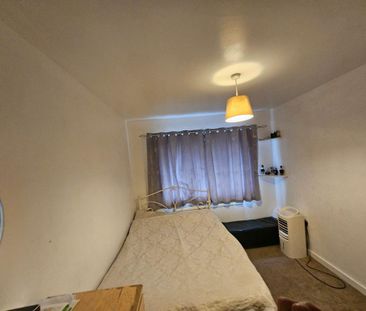 4 bedroom terraced house to rent - Photo 3