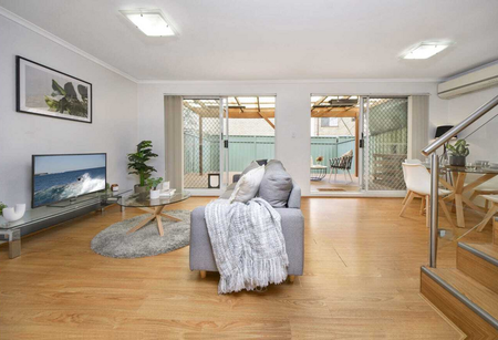 Low-maintenance living at its best.... - Photo 4