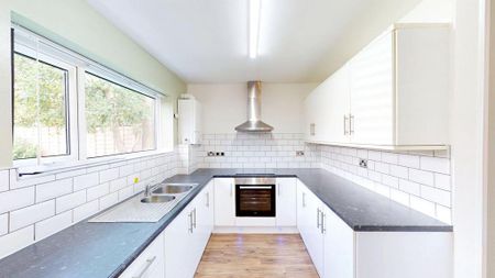 2 bedroom ground floor flat to rent - Photo 3