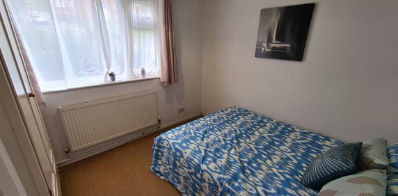 1 Bed - 1 Kendal Walk, City Centre, Leeds - LS3 1NP - Student/Professional - Photo 2