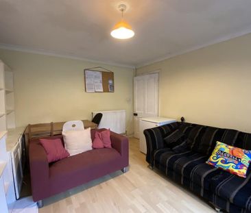 4 bedroom semi-detached house to rent - Photo 1