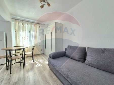 Garsoniera de inchiriat in zona centrala, etaj 2. Renovat... - Photo 3