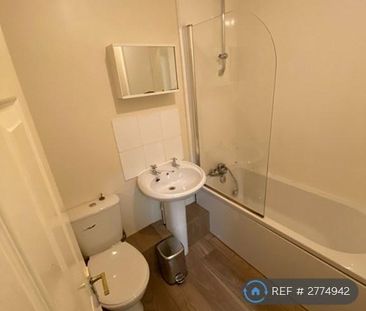 1 bedroom in a house share to rent - Photo 3
