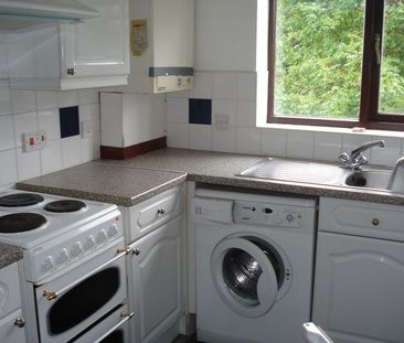 Queens Court Madeley, Telford - Photo 3