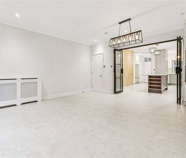 Five bedroom town house located in a popular gated development back... - Photo 6