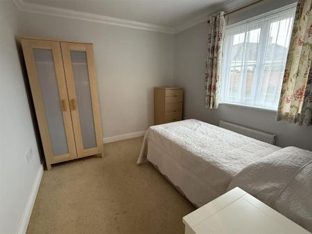 3 bedroom detached bungalow to rent - Photo 4