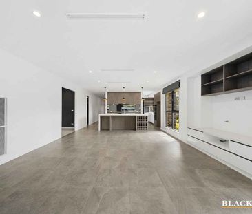 Executive Family Luxury in the Heart of Googong - Photo 1