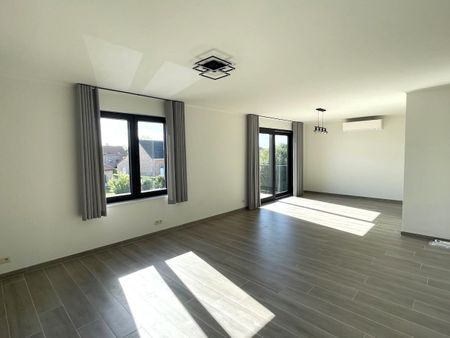 Gerenoveerd 2-kamerduplexappartement met overdekte autostaanplaats - Photo 4