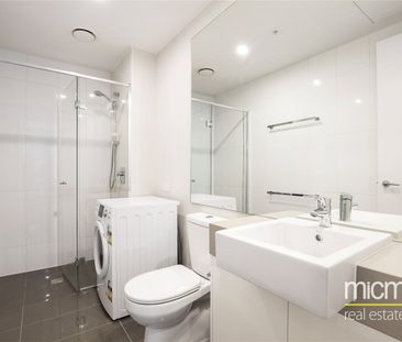 FURNISHED SPACIOUS ONE BEDROOM APARTMENT LOCATED IN HEART OF SOUTHBANK - Photo 4