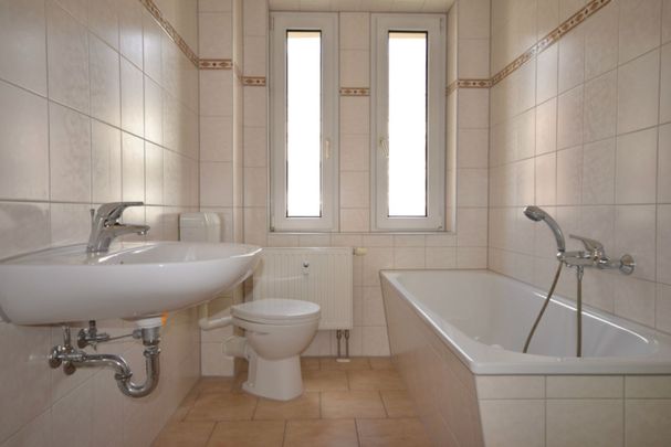 Laminat • Balkon mit Sonne • 2-Raum • Tageslichtbad mit Wanne • ruhige Lage • jetzt Termin machen! - Photo 1