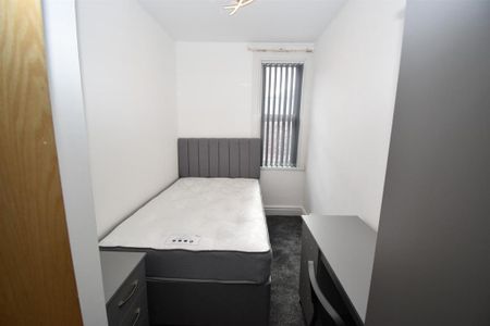 6 bedroom house to rent - Photo 4