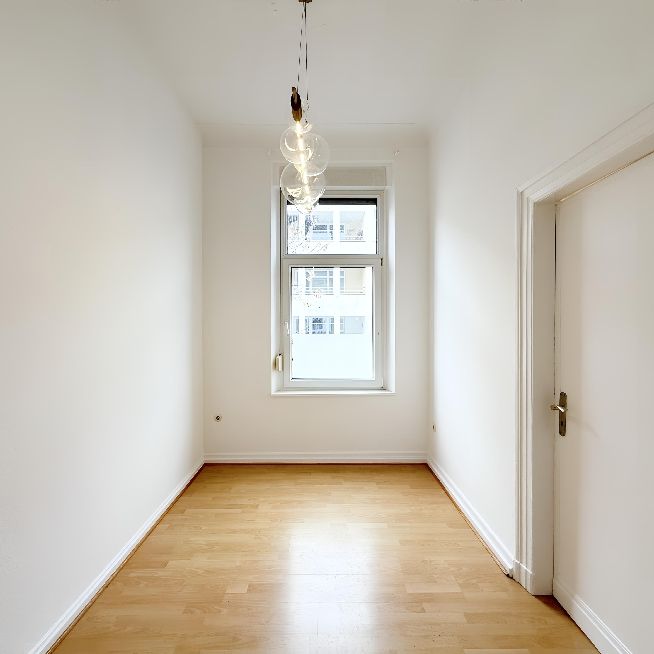 SANIERTE 3-ZIMMERWOHNUNG IM ALTBAU ZU MIETEN! - Foto 1