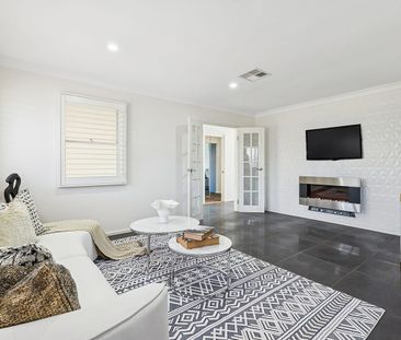 Ultra private haven in exclusive waterside address - Photo 1